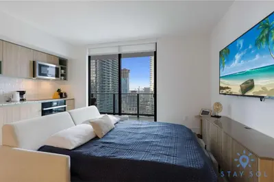 a bedroom with a bed and a large window at Modern Apartment 2BR-2BTH- Pool & Gym in Miami