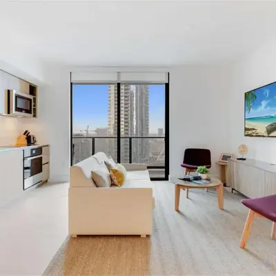 Modern Apartment 2BR-2BTH- Pool & Gym