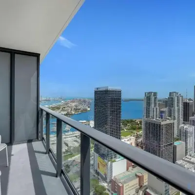 Spectacular Apartment with Pool & Gym