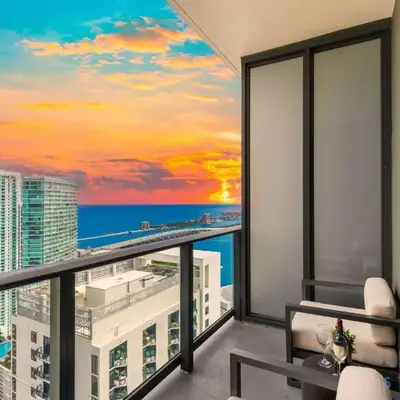 Chic Downtown - City Views Gym & Pool