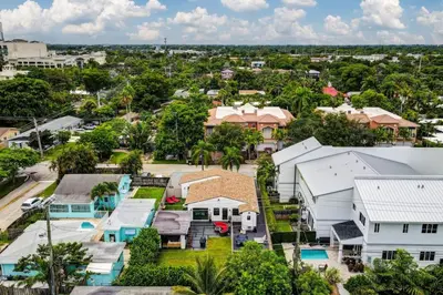 an aerial view of a residential neighborhood with houses at Contemporary 3BR 3 BA Duplex, Amazing Outdoor Area in Fort Lauderdale