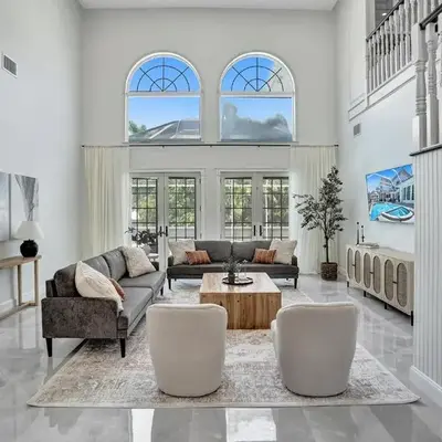 Spacious Luxury Villa in Hollywood 6BR 5-Bath 5-Min Walk to Beach & Attractions