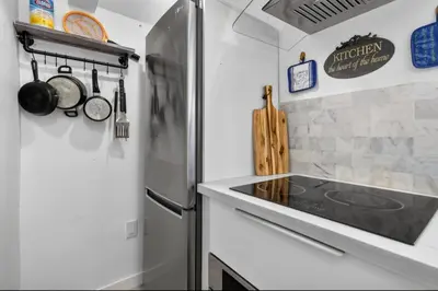 a kitchen with a stove and a refrigerator at Fort Lauderdale airport and Dania Pointe shopping 5 min away in Fort Lauderdale