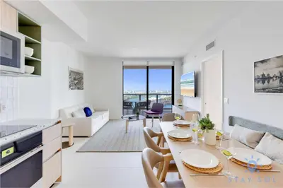 a kitchen and living room with a table and chairs at Apartment 3BR-3 BTH - Gym & Pool in Miami