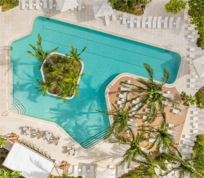 an overhead view of a swimming pool with palm trees at Apartment 3BR-3 BTH - Gym & Pool in Miami
