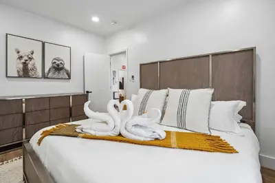 two white swans sitting on top of a bed at Casa Roselle # 1 in Hollywood