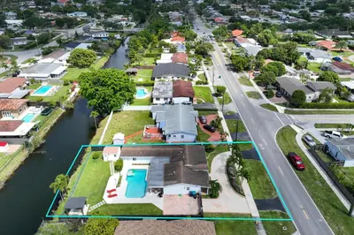 an aerial view of a city with a river and houses at Casa Cabos - Fun in Miami - Pool BBQ - Fit 10 in Tamiami