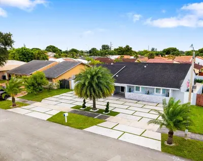 an aerial view of a house with palm trees at Gables Paradise - Htd Pool,5 Bdrooms ,Mini Golf, Playground, Baby Items, BBQ in Tamiami