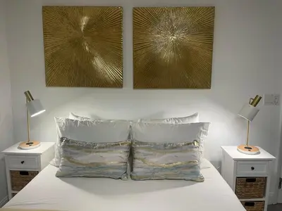 a bedroom with two lamps and a bed with two pillows at TROPICAL HAVEN POOL & 2BLOCKS TO BEACh in Miami Beach