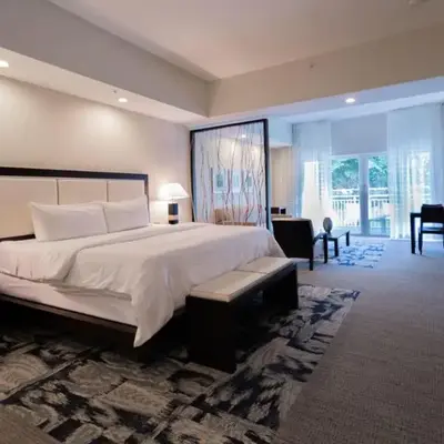 Doral Pool 1407 by WaveProperties