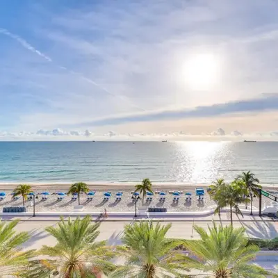 Walk to Bars and Eats! Luxe Ft Lauderdale Condo