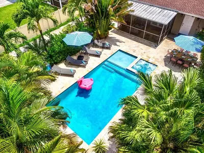 an overhead view of a swimming pool with palm trees at MIAMI Art Villa Heated Saltwater Pool with SPA EV in Dania Beach