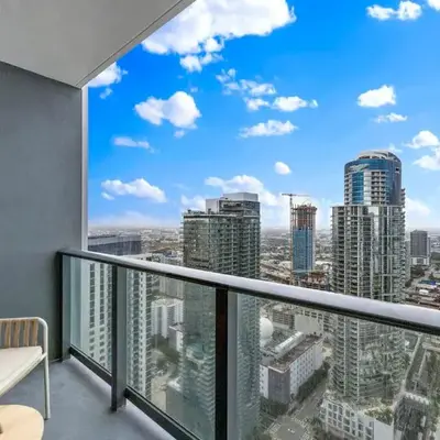 On 46th Floor! Amazing Views and Free Parking