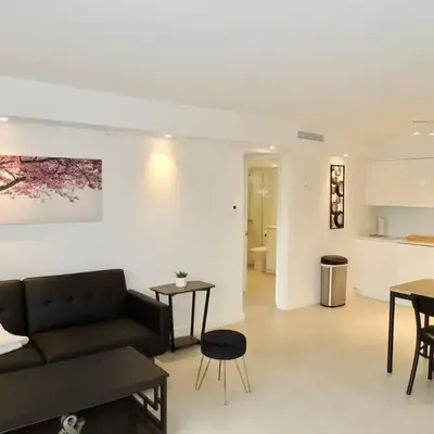 2BR in Heart of SoBe with Parking