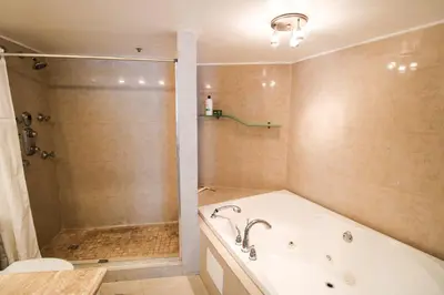 a bathroom with a bath tub and a shower at Castle L5 Oceanview Double-loft with pool, beach access, tennis, free parking! in Miami Beach