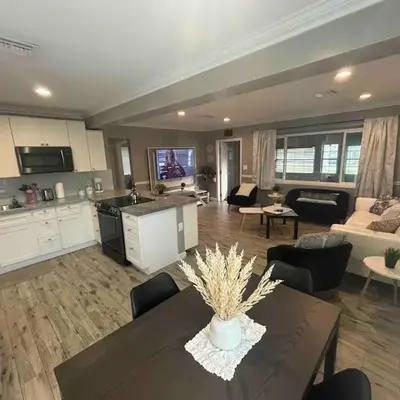 5 Minutes to Ocean & Casino's - Large Backyard