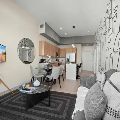 Luxury & Modern Condo in Design District with Pool