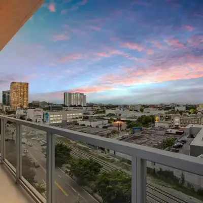 Elegant Condo 2BR w Beautiful City Views