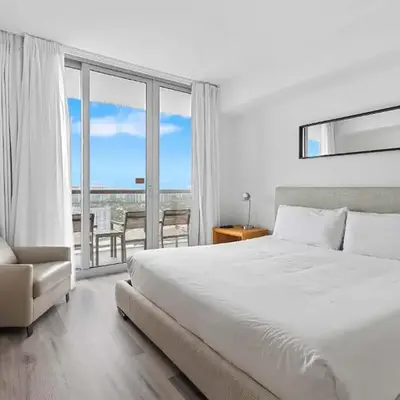 Deluxe Apartment with Balcony Gym & Pool