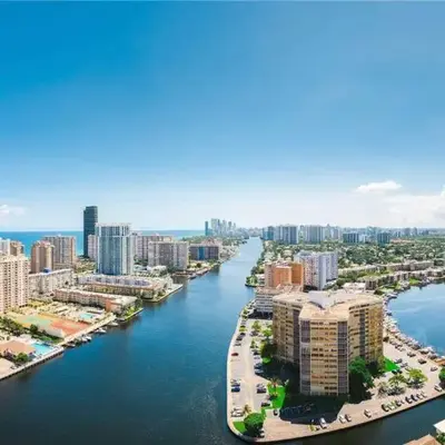 2 BR Apartment with Balcony Pool View and Near Beac