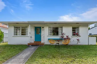 a white house with two chairs and a table at Retro Rewind - Location parking and all the vibes in Miami