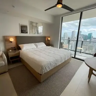 NEW Luxury Bay View Downtown Studio