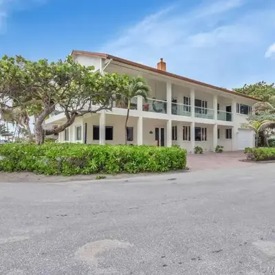 Charming 2-BR space in Hollywood