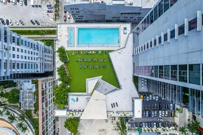 an overhead view of a pool in a city at Experience Miami Modern 2 Bed Near Biscayne Blvd in Miami