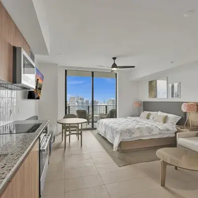 On 47th Floor! Free Parking & Views From The Top