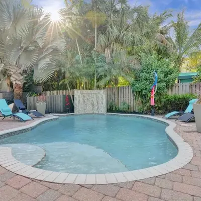 Kiki 4 - Men's Clothing optional Guest Houses