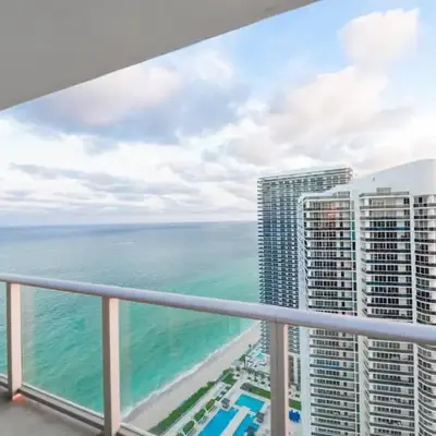 Stunning High-Floor City View 1BR Hyde Beach House