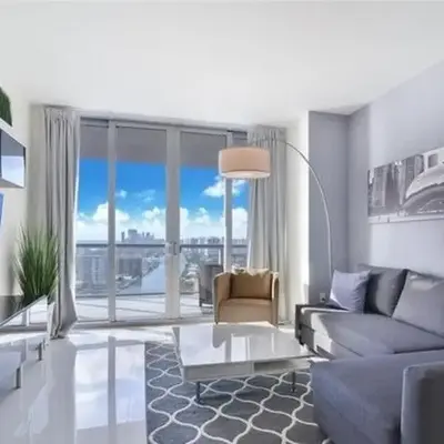 2 Bed 2 Bath Penthouse Amazing Views Beach Service