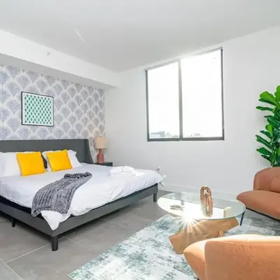 Urban Oasis in Miami Close to Bayside and Brickell with Free Parking