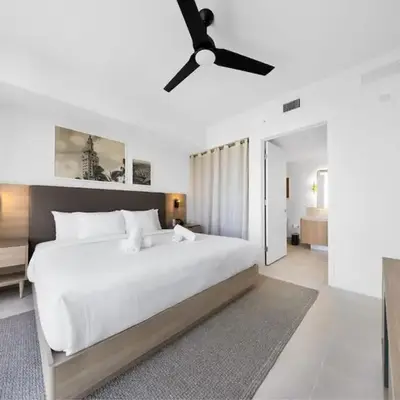 Stylish 1-BD Condo - City Views