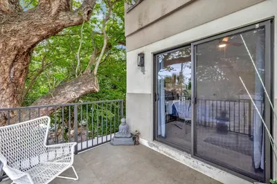 a screened in porch with a chair and a tree at 3BR 2.5BA Townhome-10 mins to FTL Beach and Downtown in Fort Lauderdale