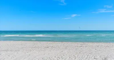 a sandy beach with the ocean in the background at Beachside Studio in Hollywood