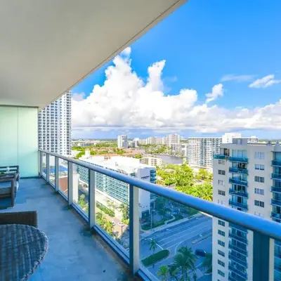 Condo w Breathtaking Views & Top Amenities