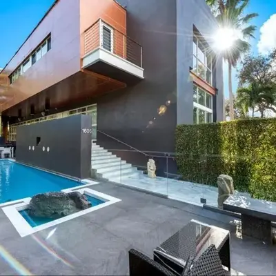 Luxury Miami Villa with Large Pool & BBQ