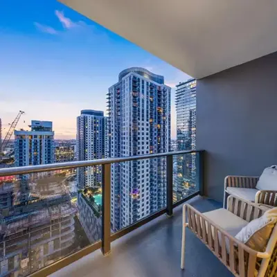 Upscale 1-BD Condo in DTW Miami - City Views