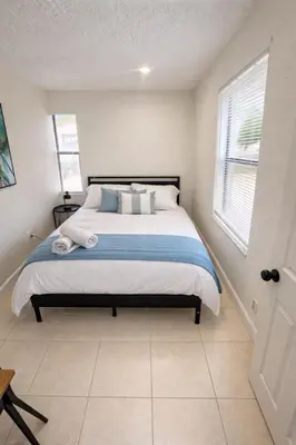a bedroom with a large bed in a room at Pacifica Fort Lauderdale Airport in Dania Beach