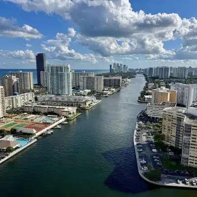 Hallandale Beach Apmt 1B 1B Beach & Pool Service