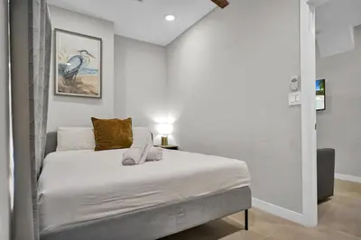 a bedroom with a bed in a room at Miami Flats - Self Check-in and 1 Free Parking in Miami