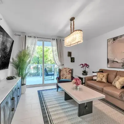 Lux 2BR City-View Retreat in Hollywood