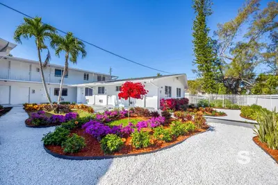 a garden with flowers in front of a building at Miami Retreat - 1-BR Parking, Gym & BBQ Area in Miami