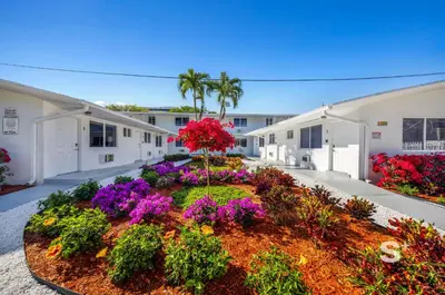 a garden in the middle of a building with flowers at Stylish 1-BD Apt Gym, BBQ, Free Parking in Miami