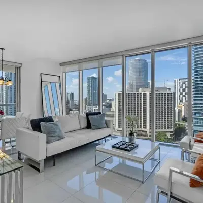 Moderne 2 bed 2 bath Residence