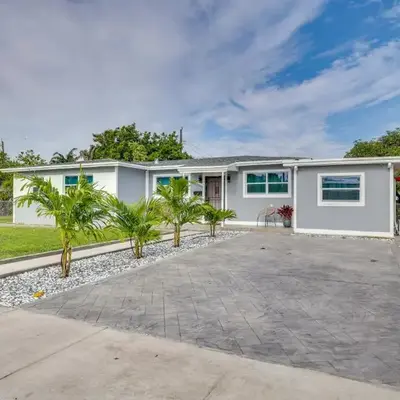 2 Mi to Hard Rock Stadium Studio in Miami Gardens