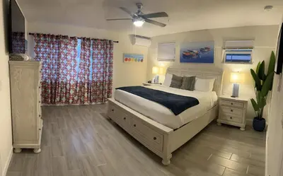 Gallery image of classic 4b2b FLL Home with heated pool in Fort Lauderdale