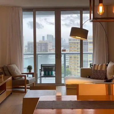 Miami Apt with Amazing Views & Kitchen