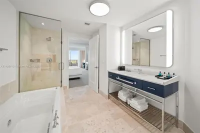 Gallery image of Fontainebleau New Reno 1BR Corner Unit Ocean & Bay in Miami Beach